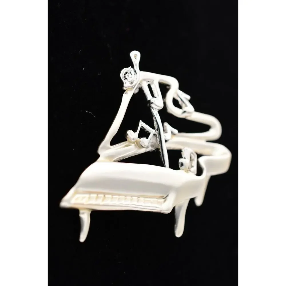 Danecraft Vintage Piano Pin Brooch Brushed Silver Musical Signed NOS 80s BinA15